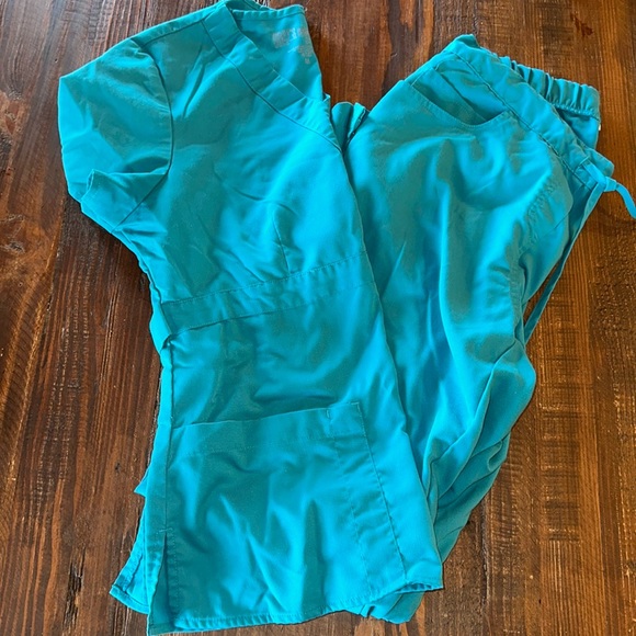 Grey's Anatomy Other - Greys anatomy scrub set - mock wrap top (M) / 5 pocket drawstring pants (MTall)